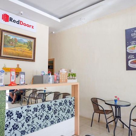 Reddoorz Plus @ Losari Makassar Luaran gambar