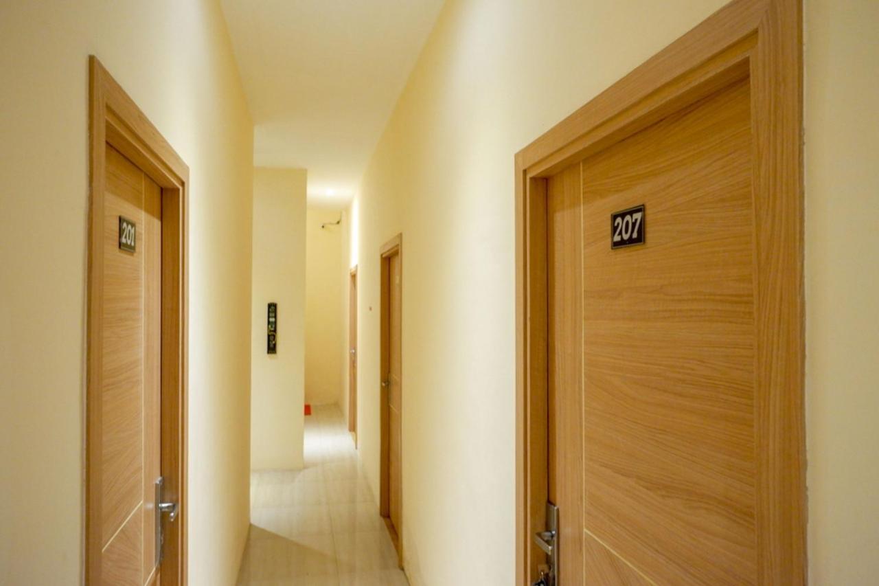 Reddoorz Plus @ Losari Makassar Luaran gambar