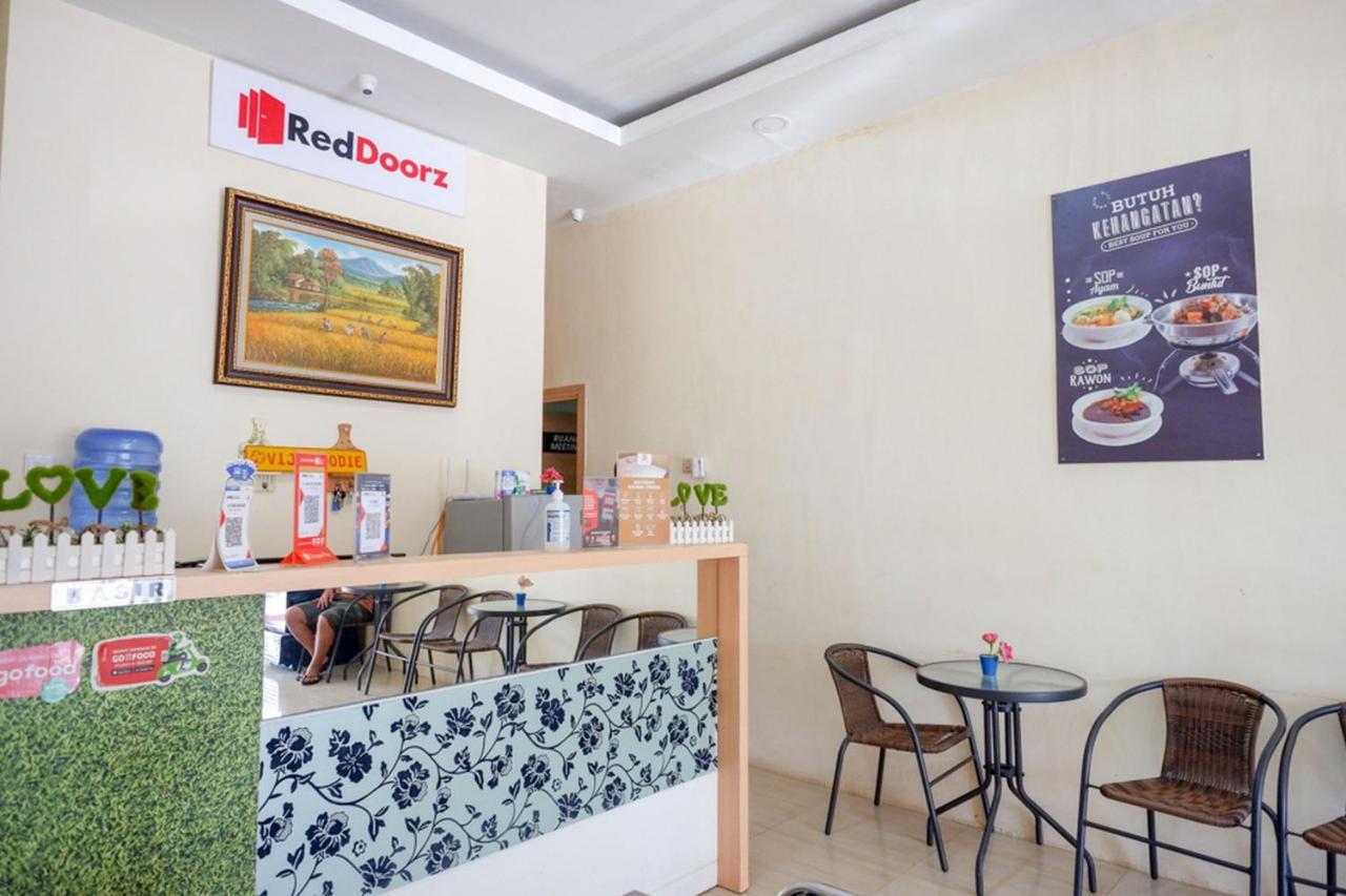 Reddoorz Plus @ Losari Makassar Luaran gambar