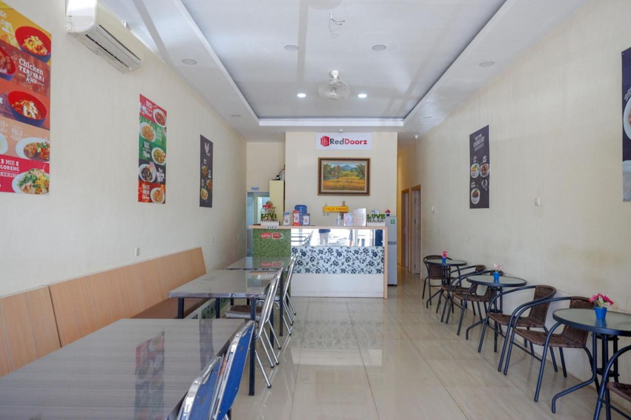 Reddoorz Plus @ Losari Makassar Luaran gambar