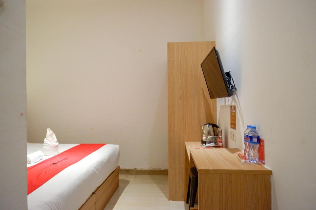 Reddoorz Plus @ Losari Makassar Luaran gambar