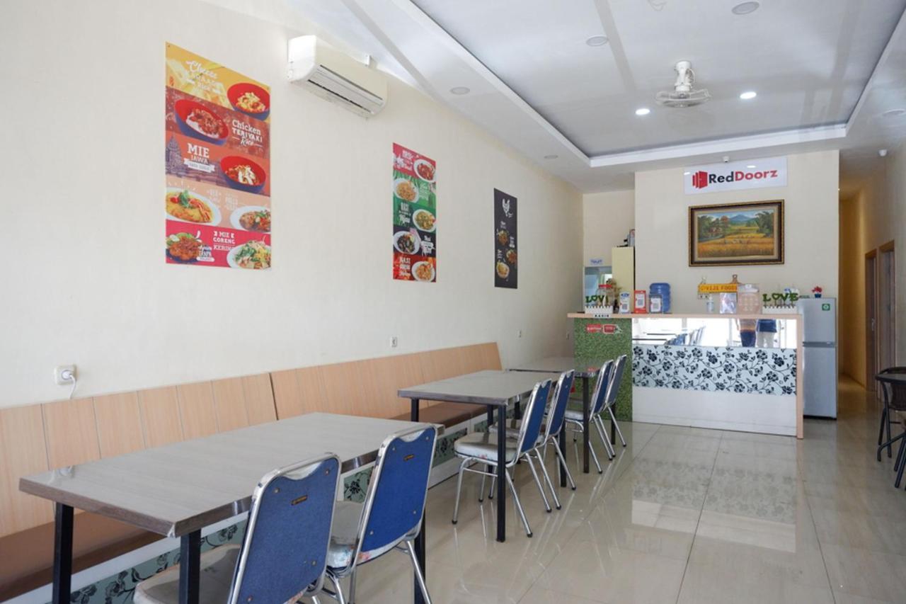 Reddoorz Plus @ Losari Makassar Luaran gambar