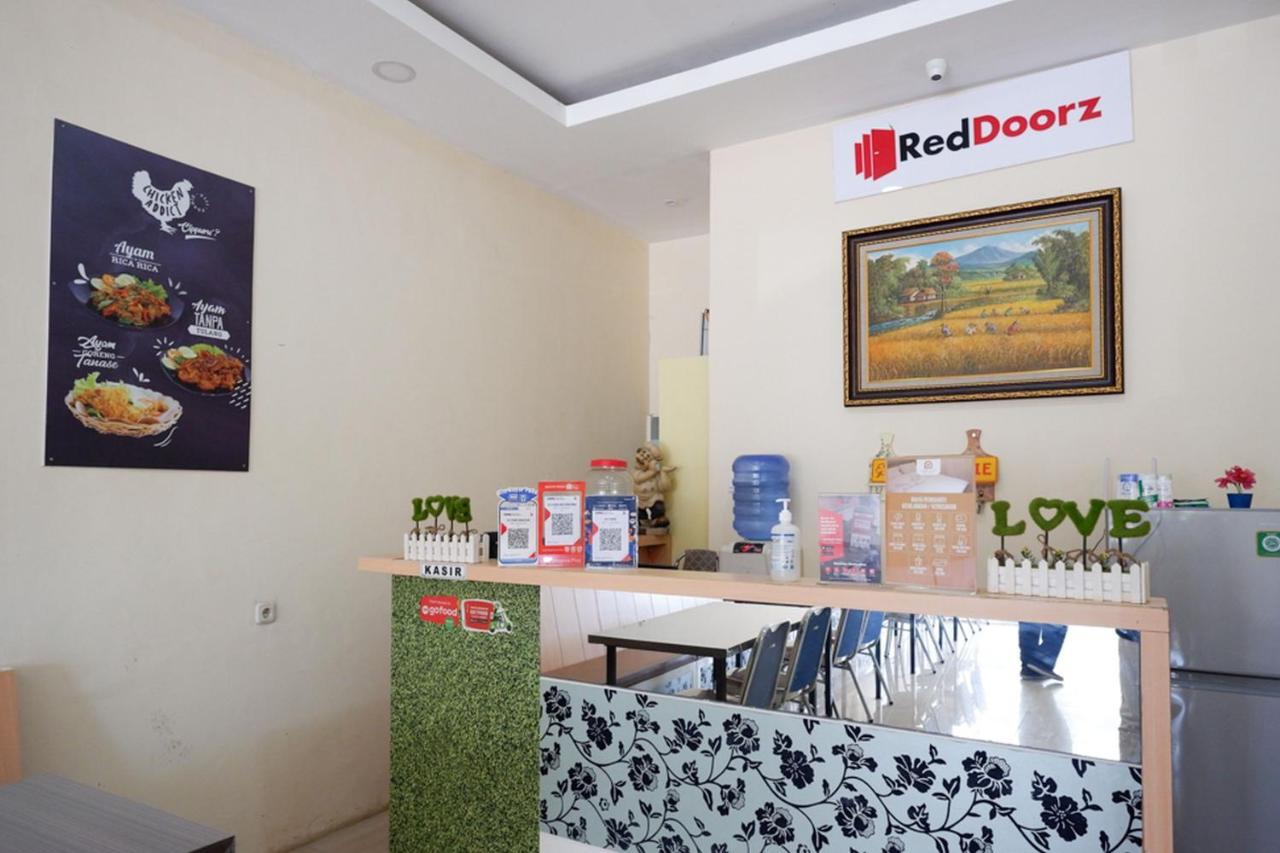 Reddoorz Plus @ Losari Makassar Luaran gambar