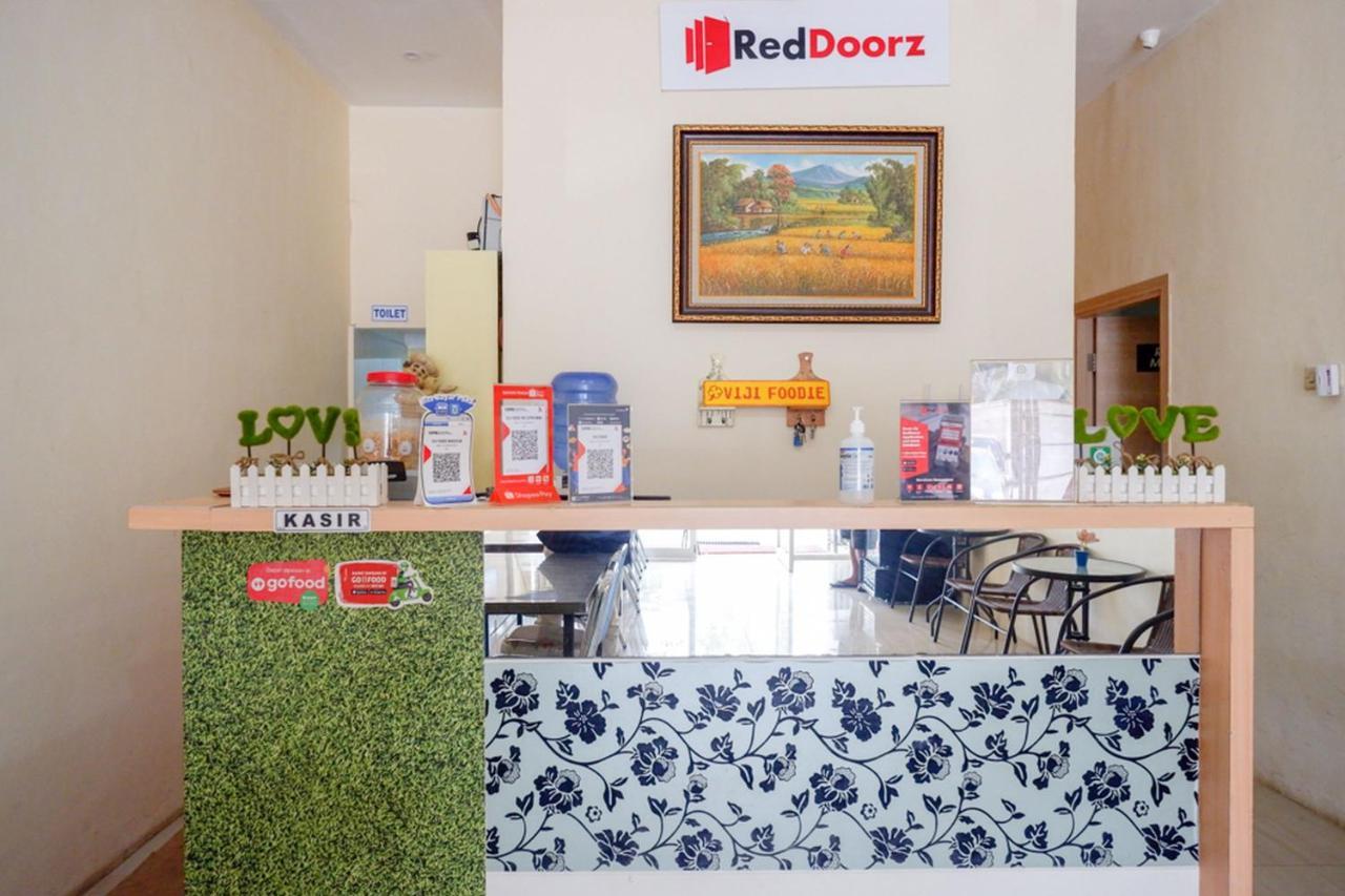Reddoorz Plus @ Losari Makassar Luaran gambar